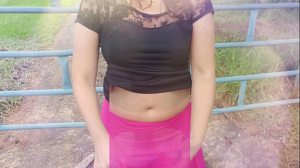 Παίζοντας στο αγρόκτημα, μια πραγματική νοικοκυρά, μια σκύλα σκύλα και ο κερατάς σύζυγός της στην άγρια φύση