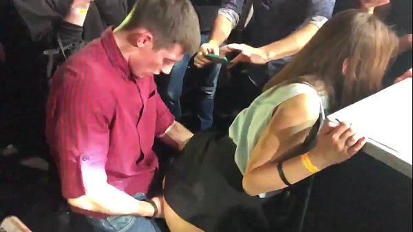 Πραγματικό σεξ σε ρωσικό νυχτερινό κέντρο. 18 ετών Ρωσική κοπέλα πρωκτικό και κόλπο πατήσαμε σε νυχτερινό κέντρο